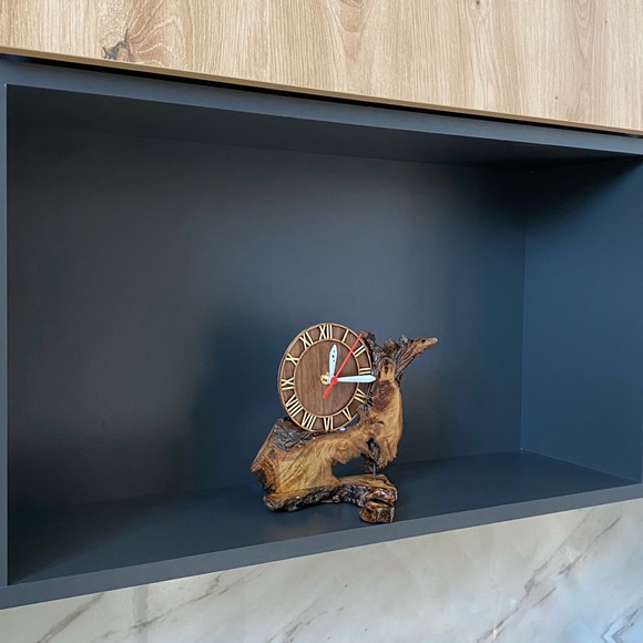 THE REINDEER Walnut Root Wood Table Clock With Gilded Gold Leaves Roman Numerals - Picture 5 of 10